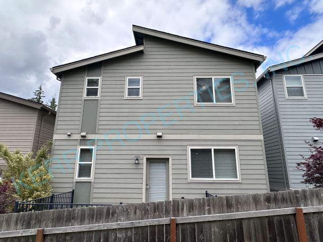 Building Photo - Spacious 3-Bedroom Townhouse with solar power in Happy Valley with 2.5 Bathrooms & 2105 Sq Ft of ...