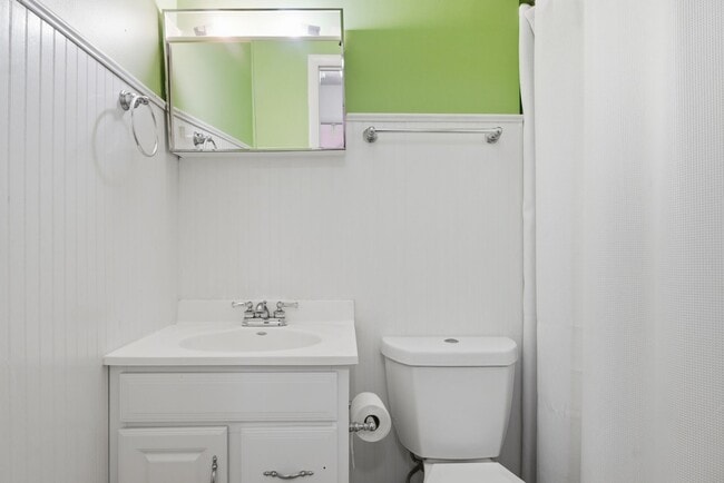 Building Photo - Two-Bedroom Townhouse Near Bus Line – Pet Friendly