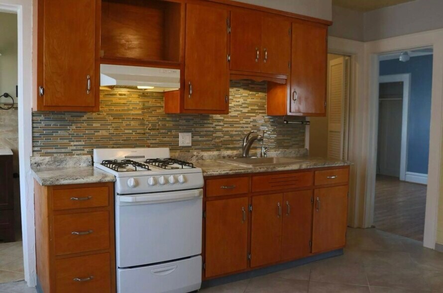 Building Photo - 454 N 7th St