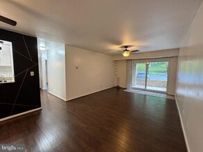 Building Photo - 5916 Cove Landing Rd
