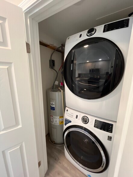 Building Photo - 101 S Victoria Ave