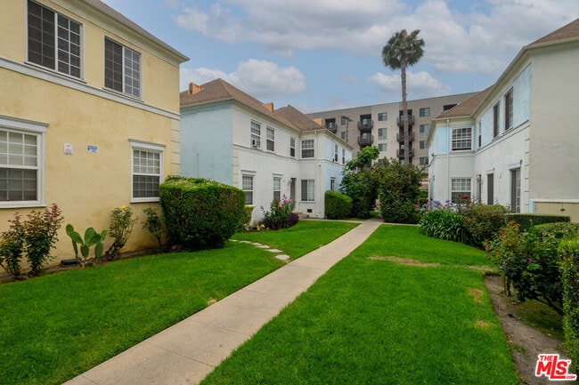 Building Photo - 6773 Yucca St