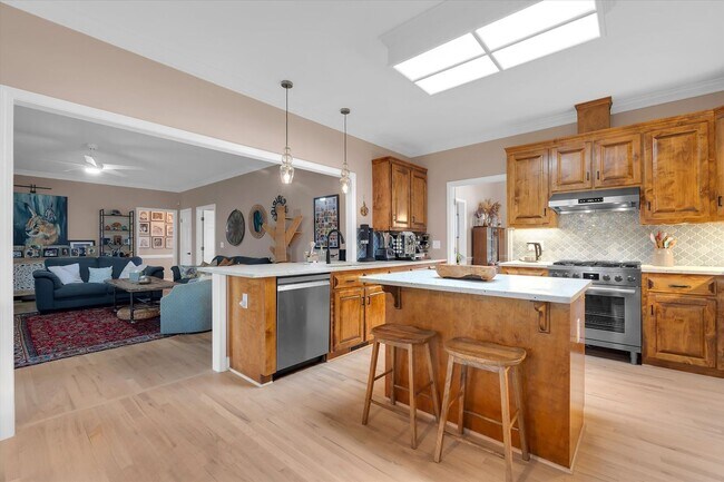 Building Photo - Beautiful Home in the Heart of Greenville