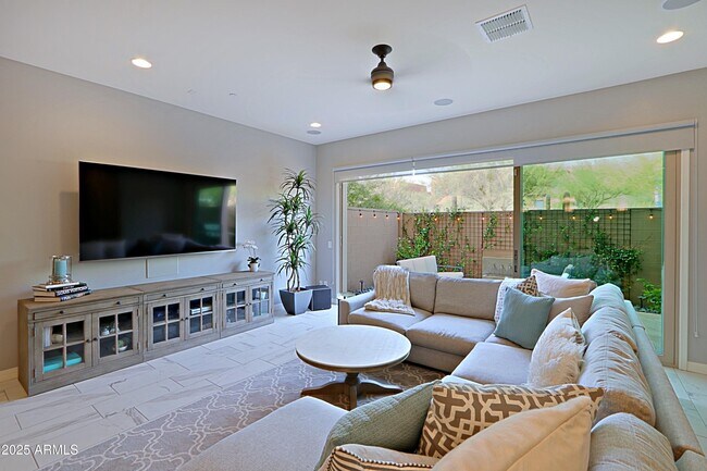 Building Photo - 7350 E Vista Bonita Dr