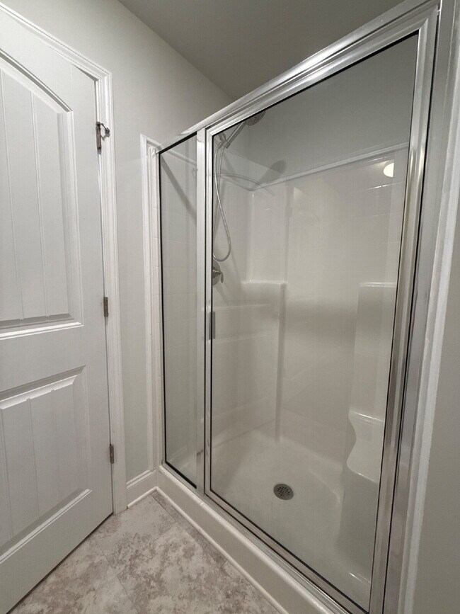 Building Photo - "Modern Madison Retreat: 3-Bed, 2-Bath Home with Elegant Granite Finishes!"