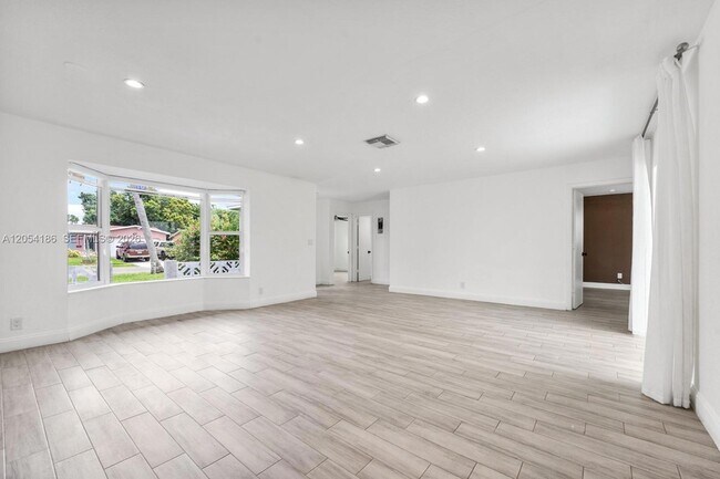 Building Photo - 3192 NW 40th Ct