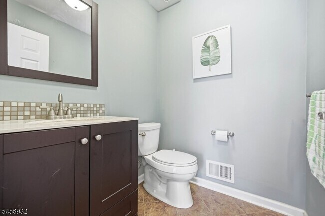 Building Photo - 81 Village Cir