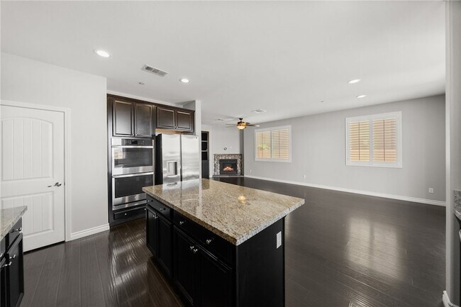 Building Photo - 37749 Fiesta Flower St