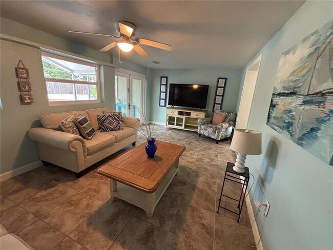 Building Photo - 1008 Estremadura Dr