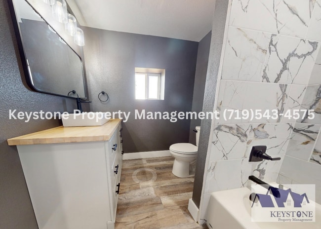 Building Photo - Stunning Rancher on the St Charles Mesa! 2...