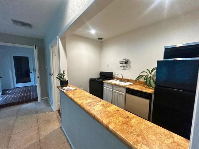 Building Photo - 8210 Bent Tree Rd