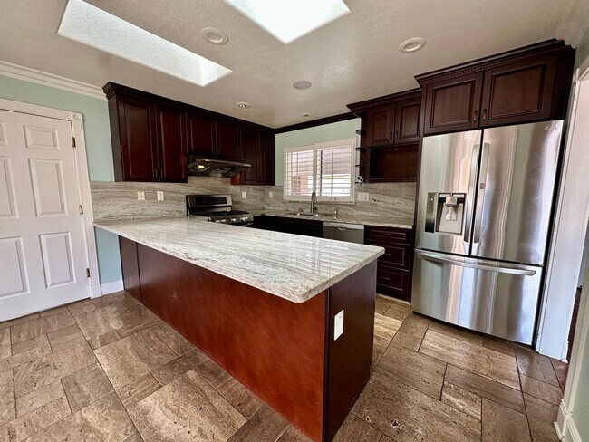 Building Photo - 565 Eden Ct