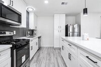 Building Photo - 2402 Triway Ln