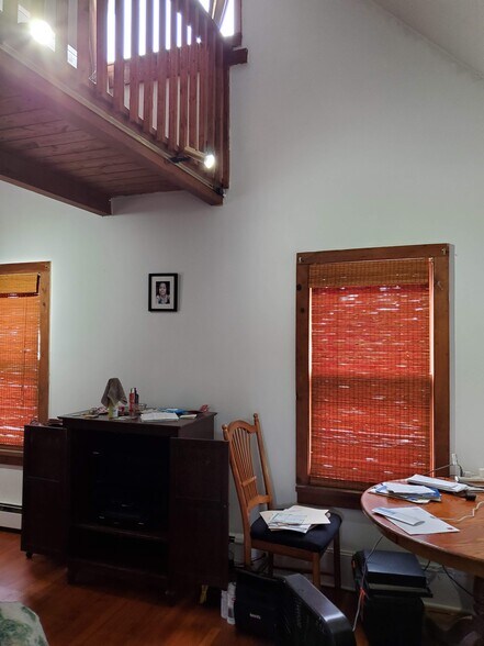 Building Photo - 1046 E Broadway