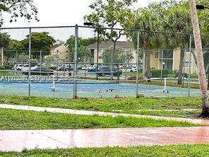 Building Photo - 400 Palm Cir W