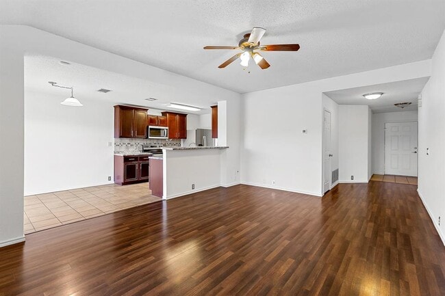 Building Photo - 2204 Coats Cir