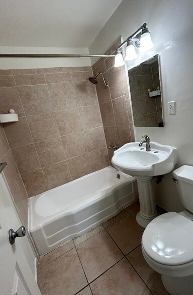 Building Photo - 1737 Sycamore Ave