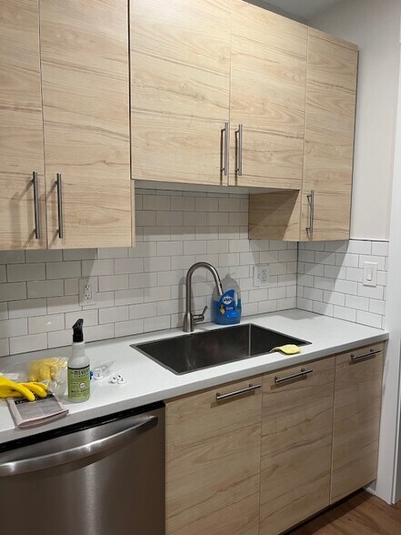 Building Photo - 2817 Bridge Ave