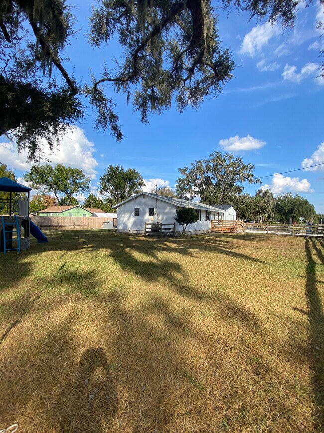 Building Photo - 12120 71st St E