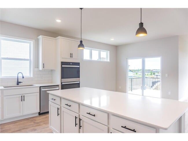 Building Photo - 717 Winterberry Ln