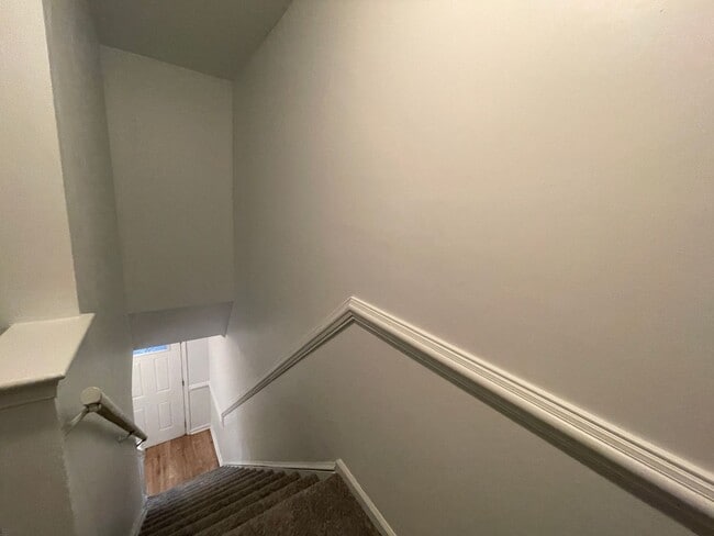 Building Photo - 3 bedroom townhome! Fenced backyard.