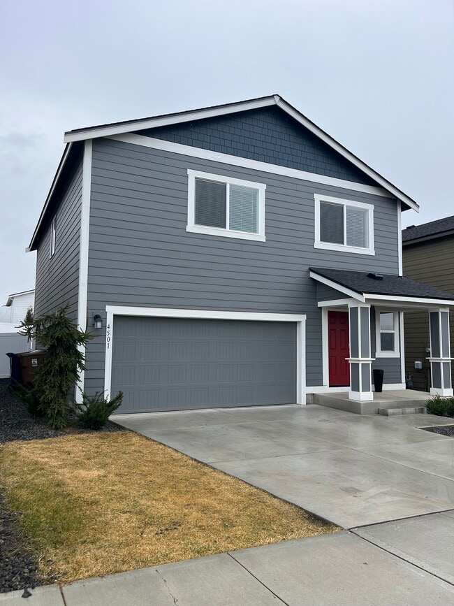 Building Photo - 4501 W Bedford Ave