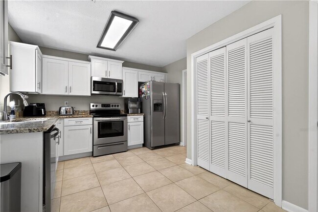 Building Photo - 5035 N Bridges Dr