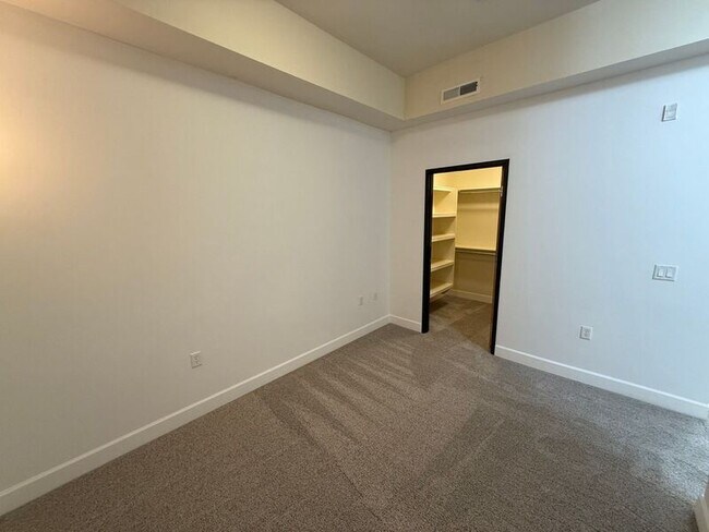 Building Photo - 160 Liberty St NE