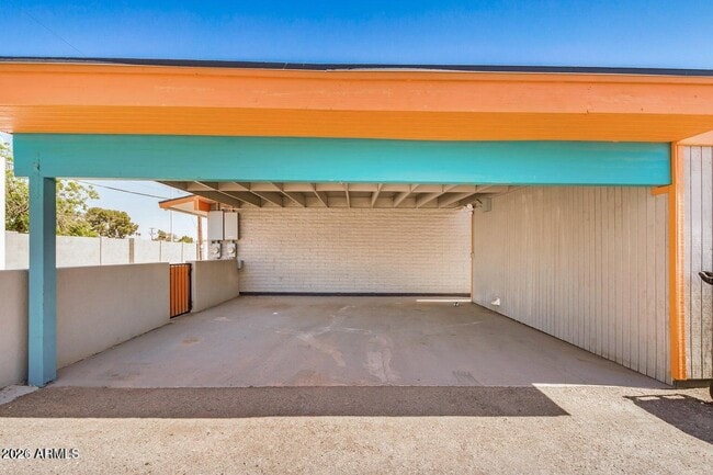 Building Photo - 1118 S McClintock Dr