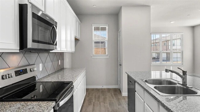 Building Photo - Ready to lease 3 Beds, 2.5 baths Townhome in the Community of Cloverleaf Crossing in Mesquite, TX.