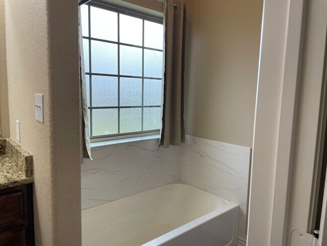 Building Photo - House for lease in Pottsboro