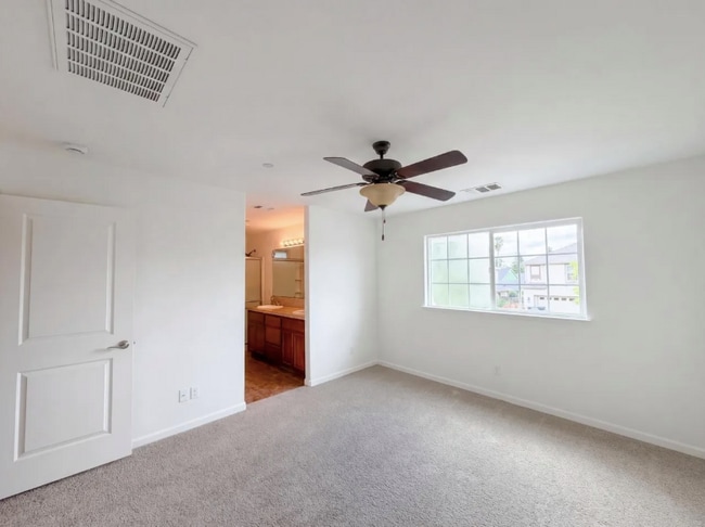 Building Photo - 251 Sugnet Way