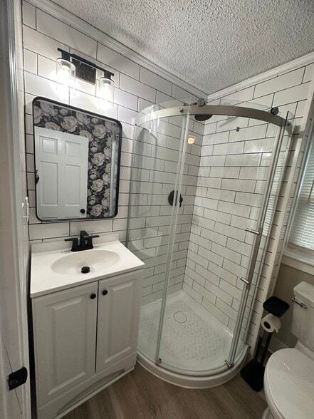 Building Photo - 17 Central St