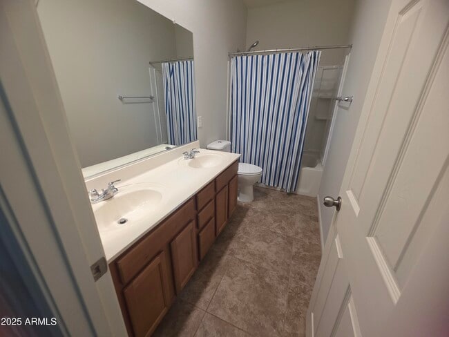 Building Photo - 9 S 195th Ln