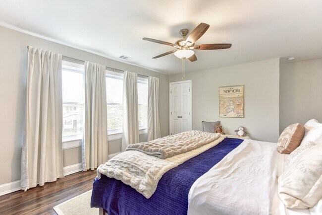 Building Photo - 1343 Kennedy St NW