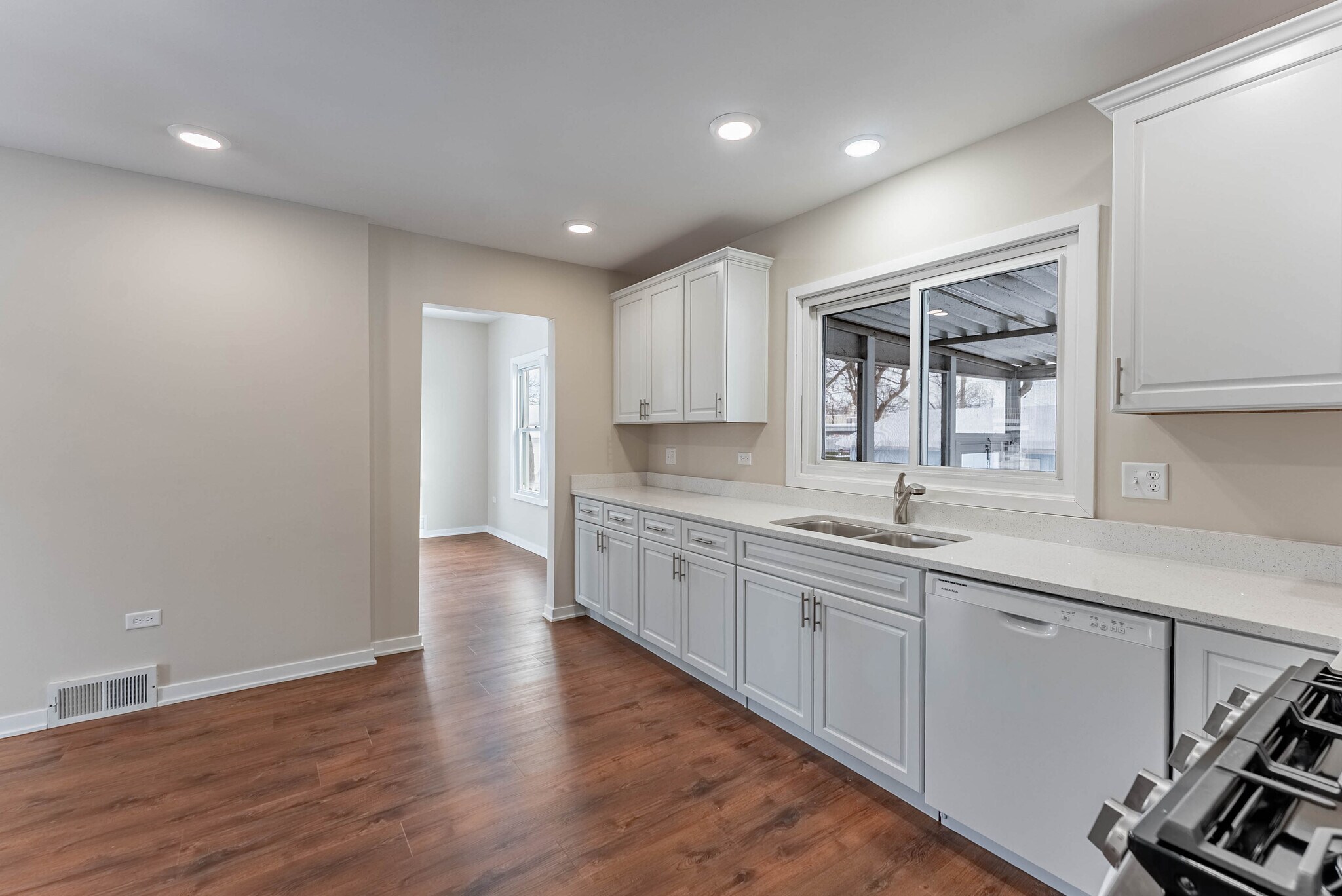 Building Photo - 125 S Main St