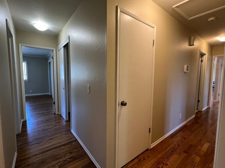 Building Photo - 1159 Runnymede Dr