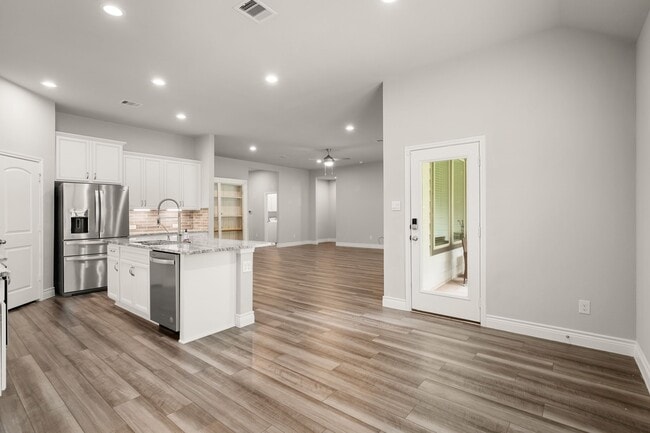 Building Photo - 31214 Raleigh Creek Dr