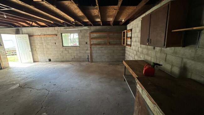Building Photo - 338 N Skyline Dr