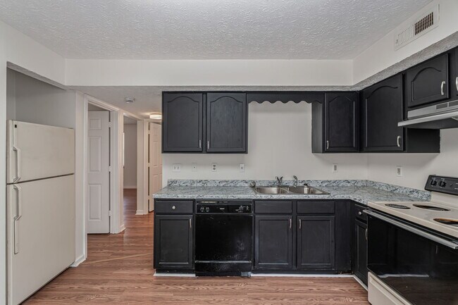Building Photo - 476 E Red Bud Rd