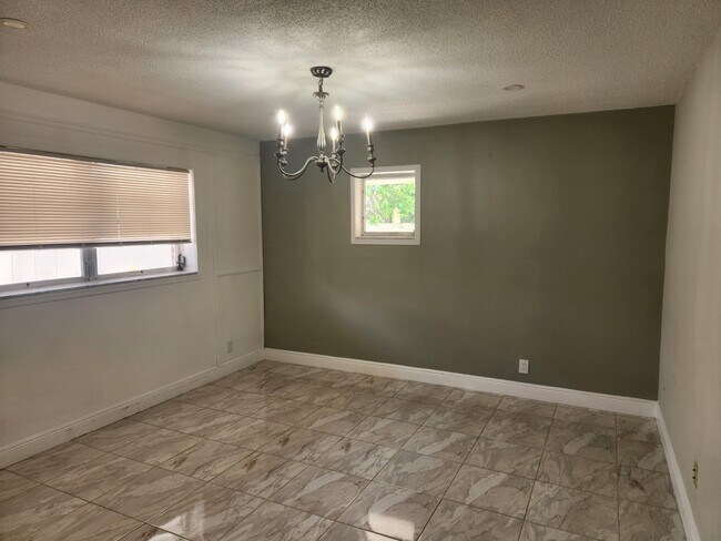 Building Photo - 452 Martin Ave