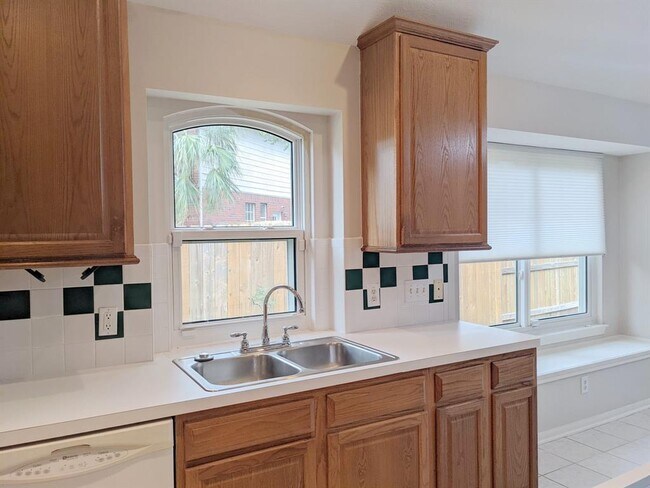 Building Photo - 4611 Rainbow Valley Ct