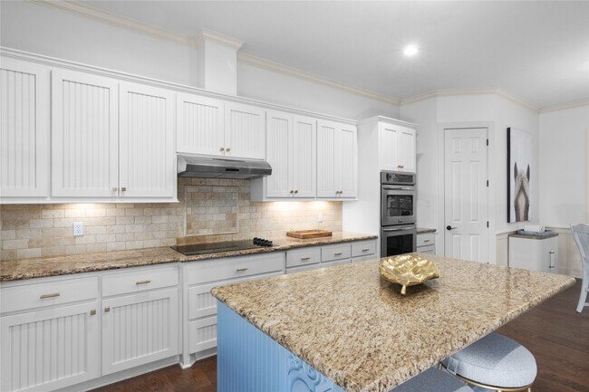 Building Photo - 6130 Homeland Ln