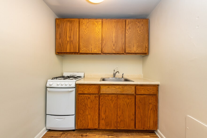 Building Photo - 456 N Logan St