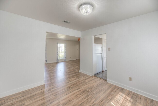 Building Photo - 25634 Chestnut Ln
