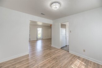 Building Photo - 25634 Chestnut Ln