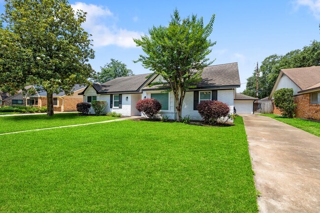 Building Photo - 4411 Deer Lodge Dr