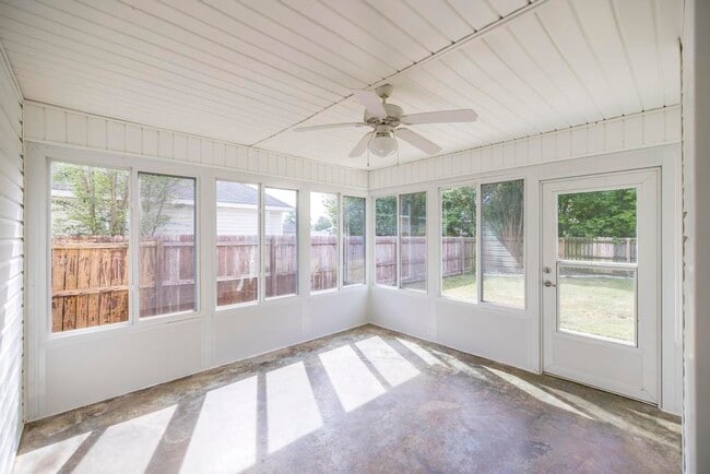 Building Photo - 205 Wembley Dr