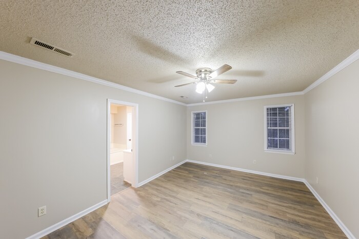 Building Photo - 100 Springview Ln