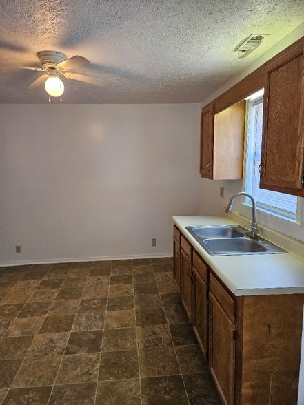 Building Photo - 2124 W Jackson St